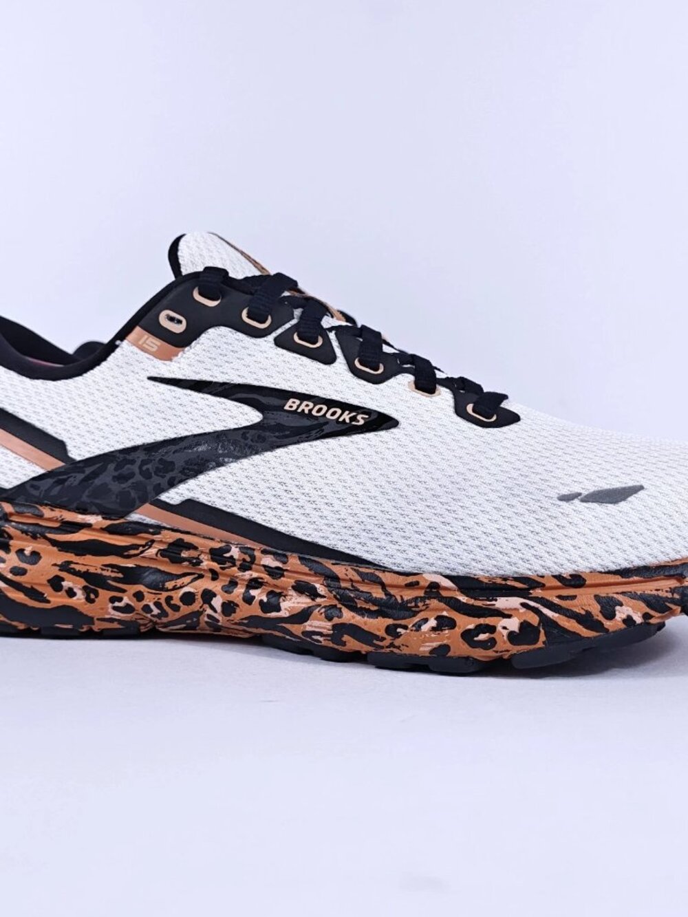 Brooks Ghost 15 Womens 9 Run Wild Leopard Print Neutral Road Running Shoes White